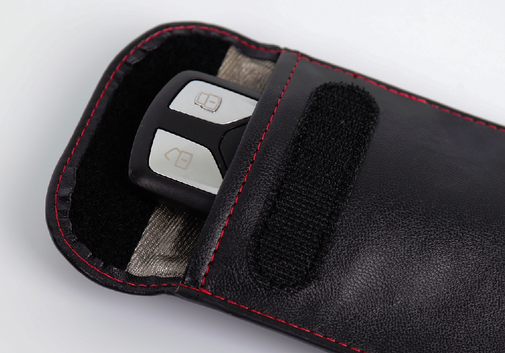 Keyless Go Schutz Hülle für Autoschlüssel (Anykeys) – GPS Sender Mini –  Swisstrack – kleinster GPS Tracker